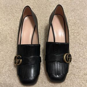 Gucci Marmont Leather Pumps
Black Double G Logo Square-Toes w/Fringe Trim Accent